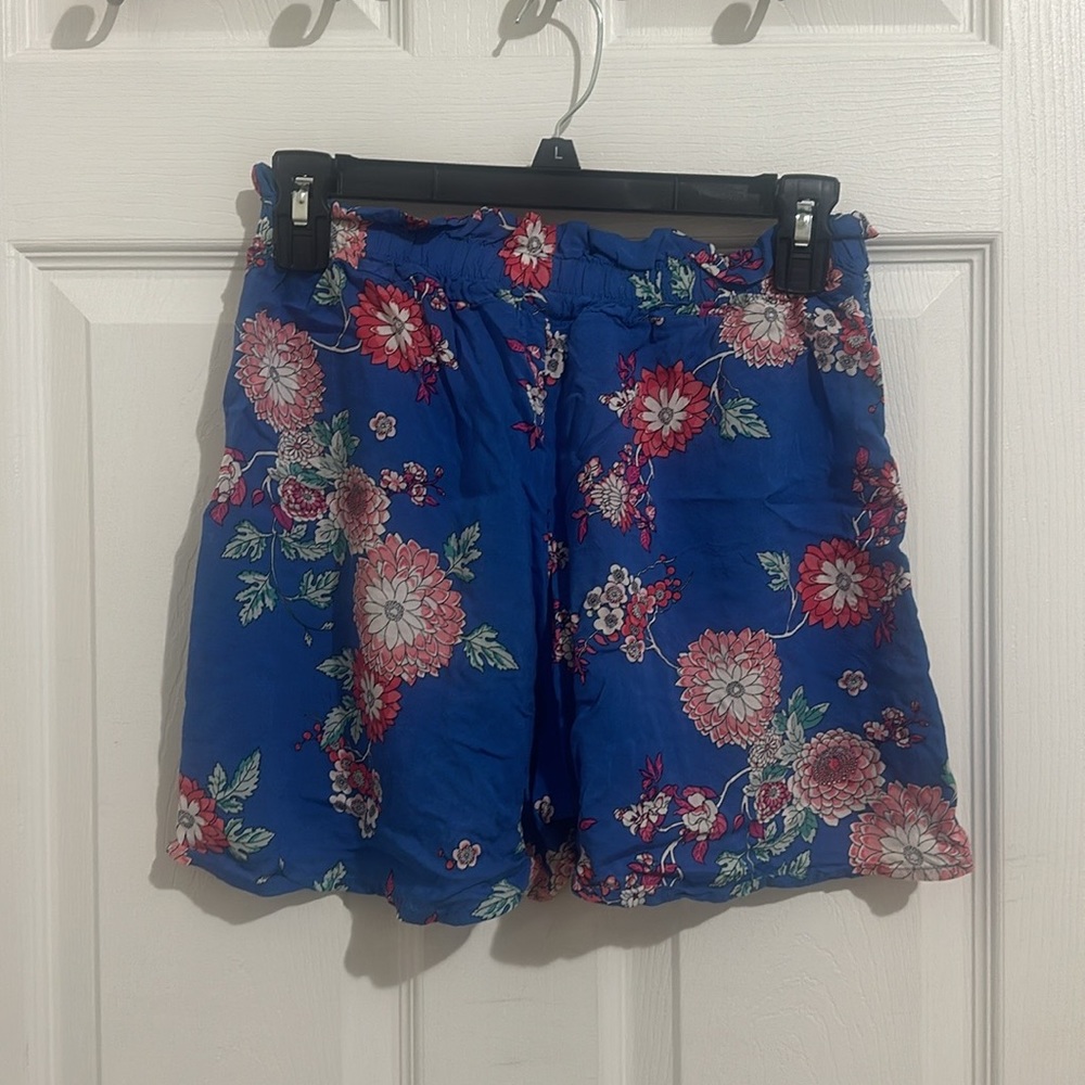 Used cute flowy beach set with no under baiting suit wear though.